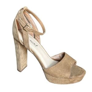Shoe Dazzle Dolma tan suede heels